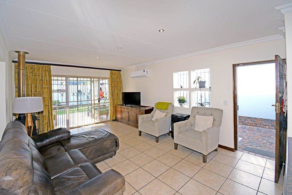 3 Bed House in Marais Steyn Park photo number 14