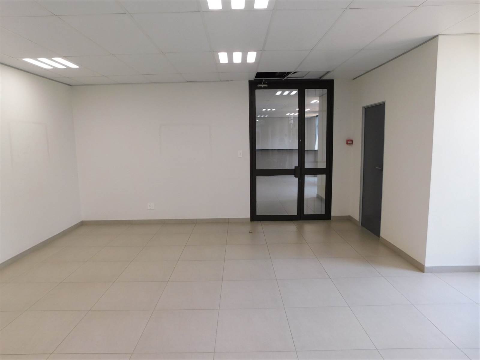 216  m² Office Space in Rosebank photo number 19