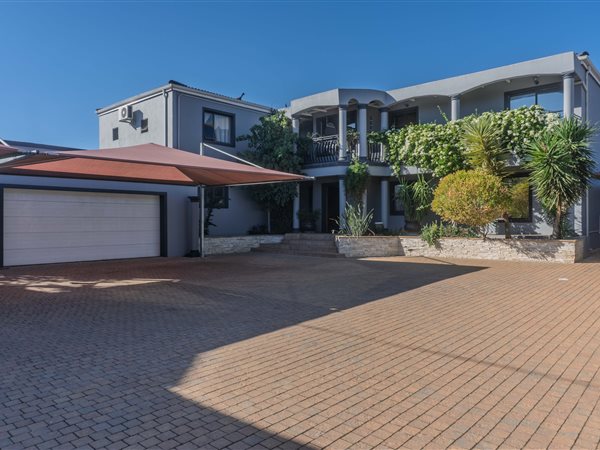5 Bedroom House 5 Bedroom House