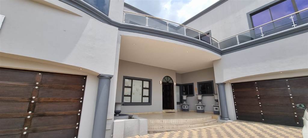4 Bed House in Greenstone Hill photo number 28