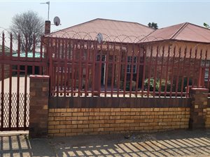 3 Bed House in Rewlatch