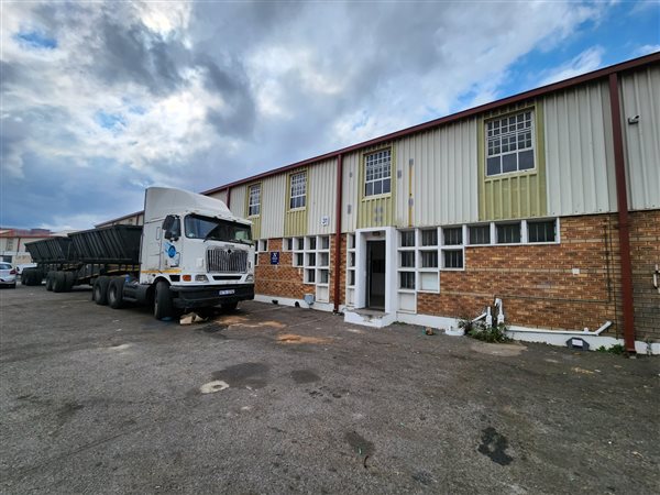 335  m² Industrial space