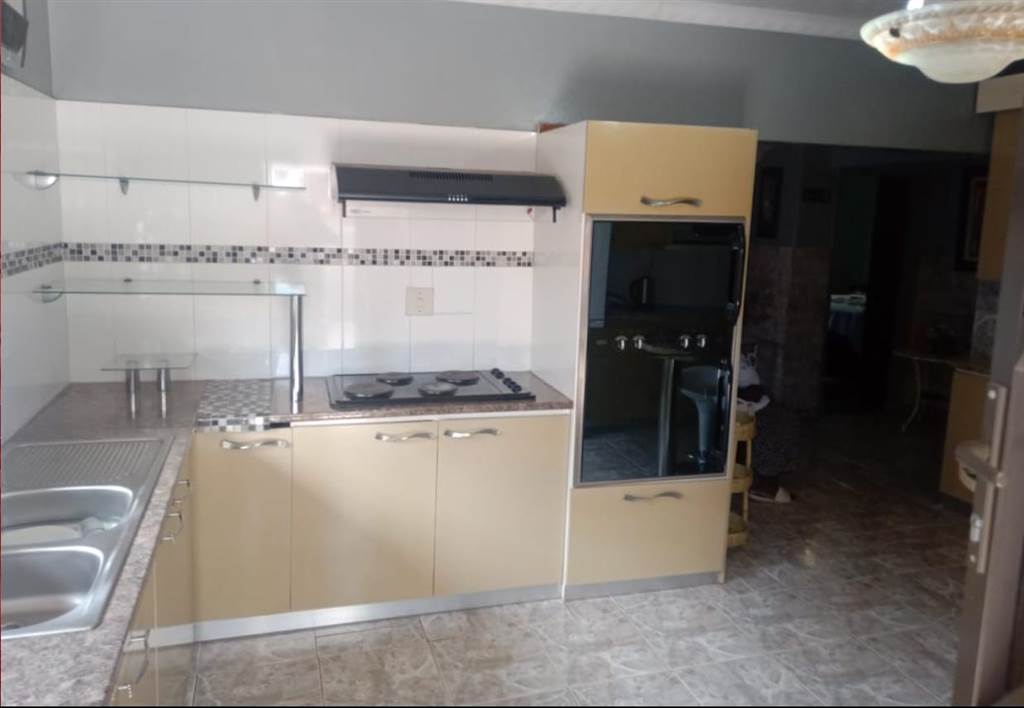 4 Bed House in Soshanguve photo number 13