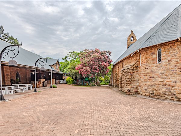 863  m² Commercial space