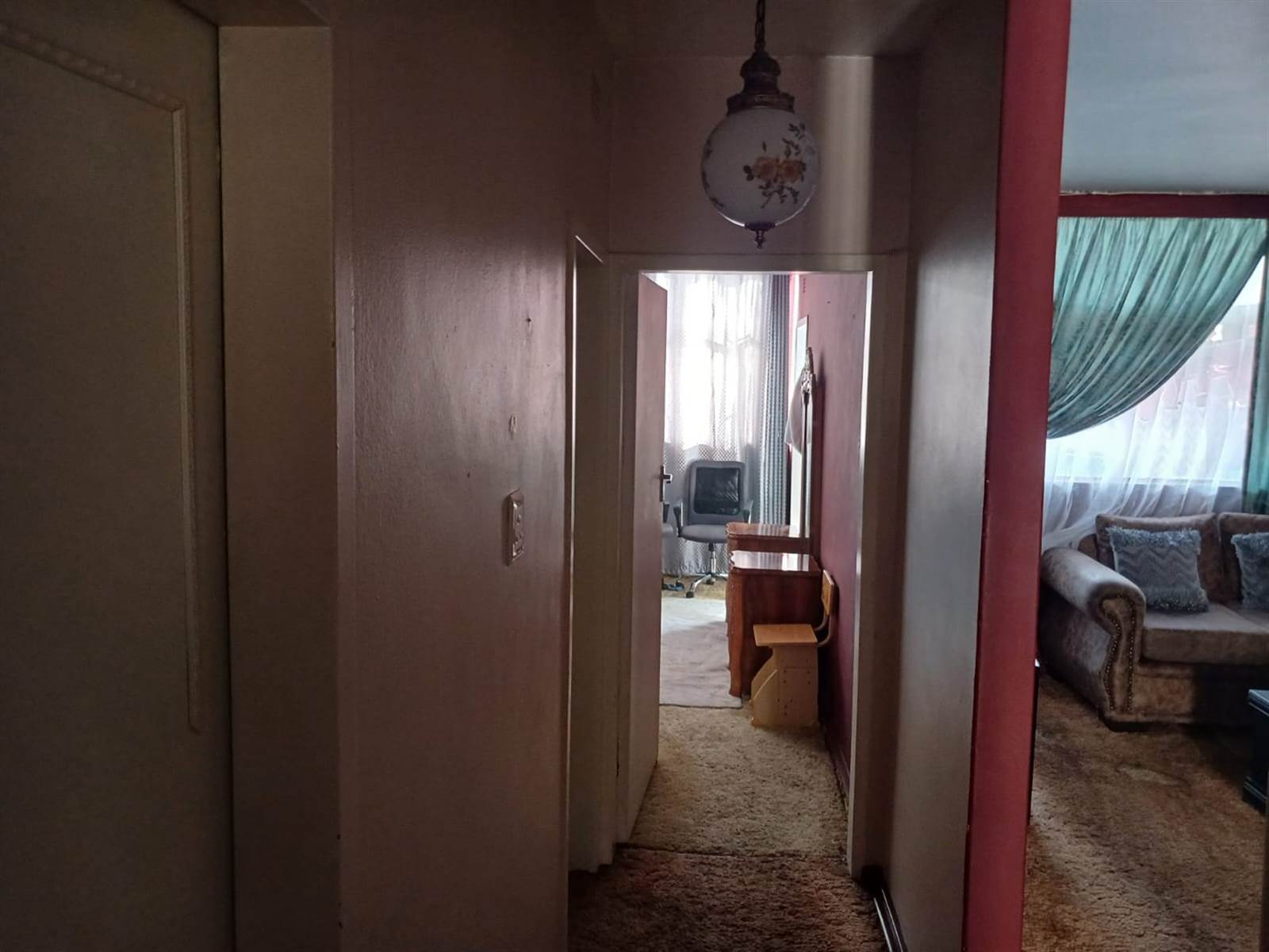 2 Bed Apartment in Booysens photo number 4
