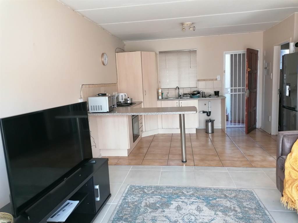 1 Bed Townhouse in Benoni CBD photo number 5