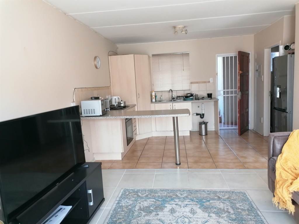 1 Bed Townhouse in Benoni CBD photo number 4