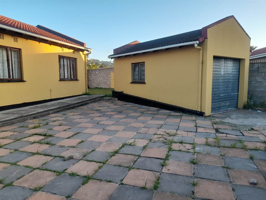 3 Bed House in Umlazi photo number 2