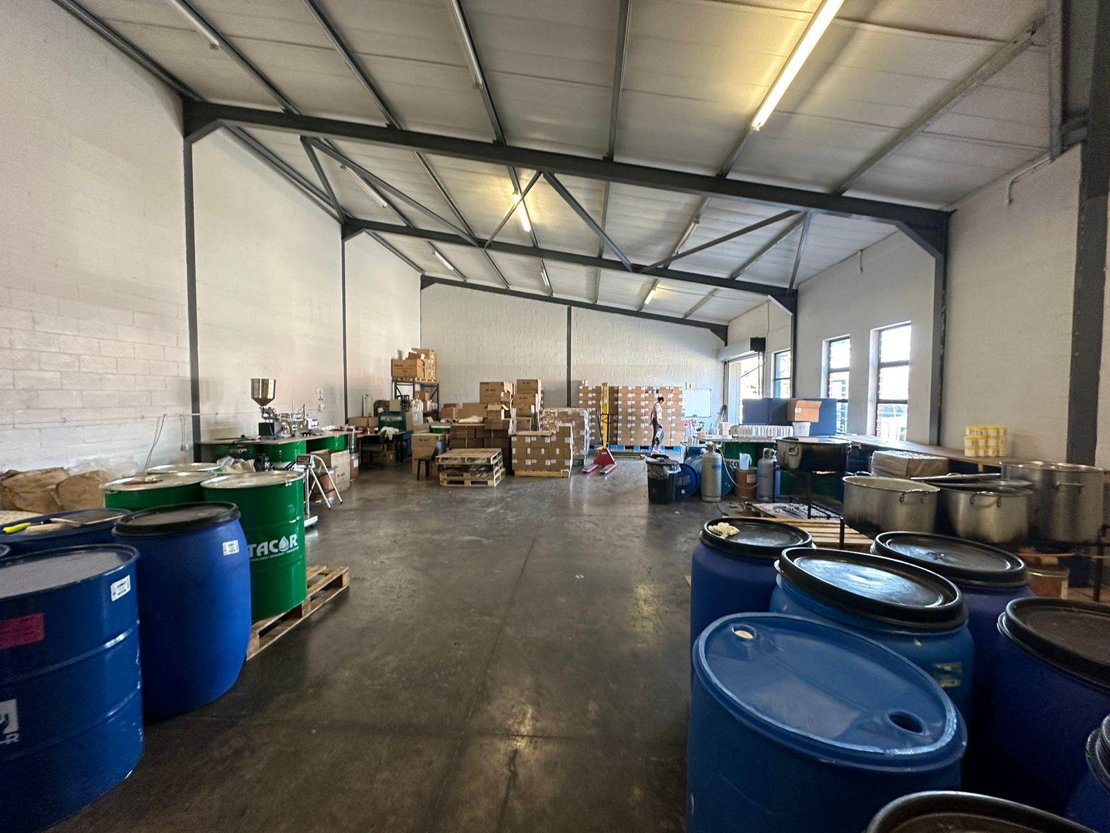 175  m² Industrial space in Wetton photo number 3