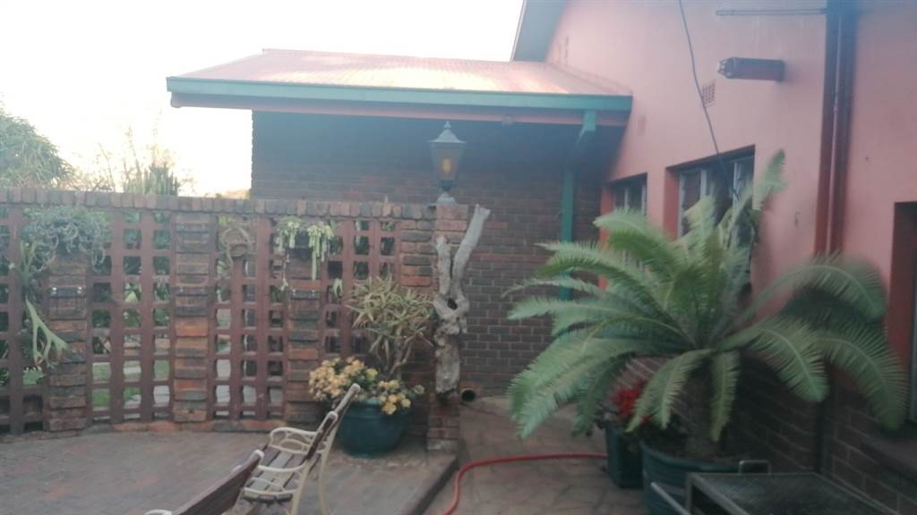 4 Bed House in Pretoria North photo number 13