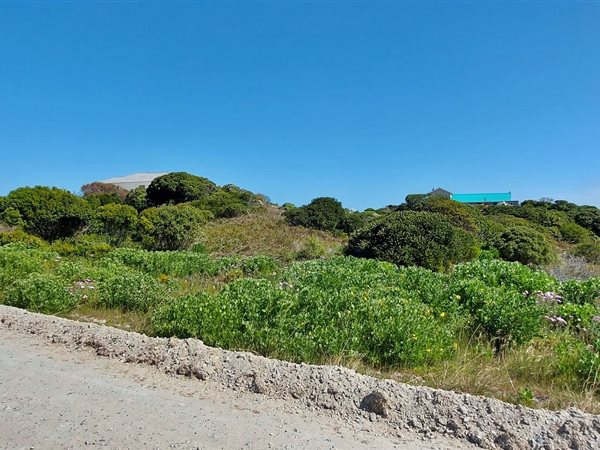 748 m² Land available in Suiderstrand