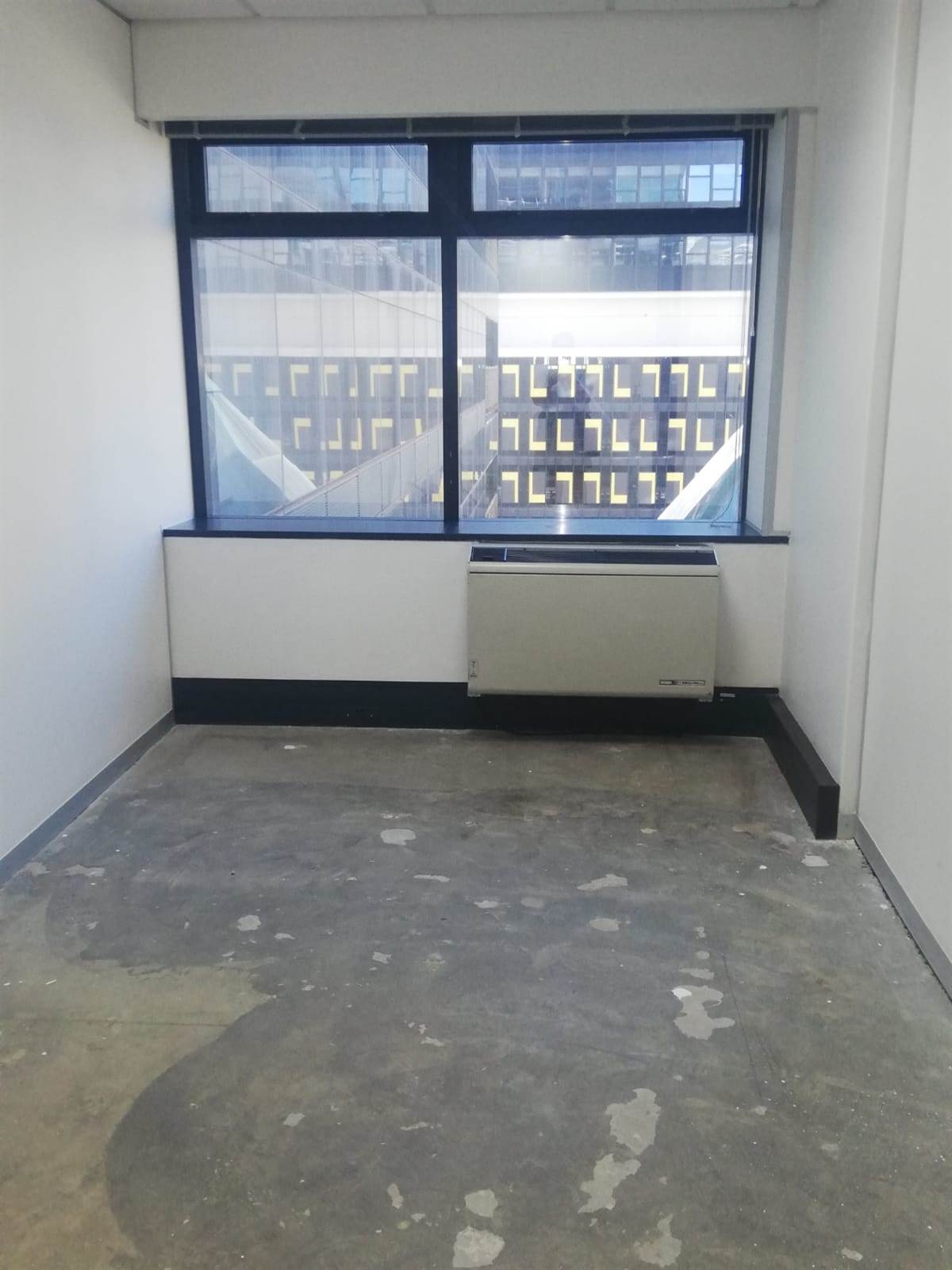 270  m² Office Space in Cape Town City Centre photo number 11