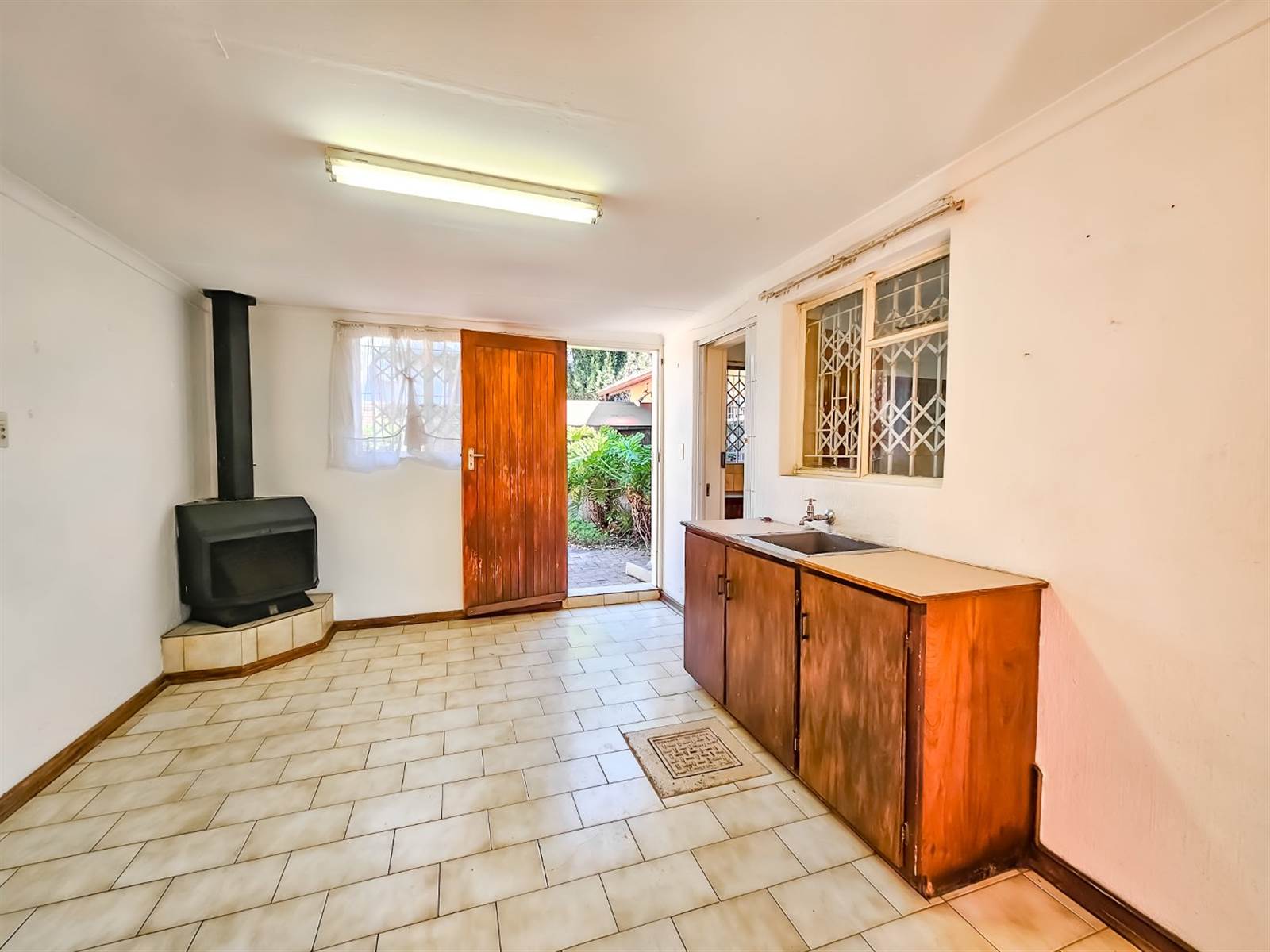 3 Bed House in Garsfontein photo number 12