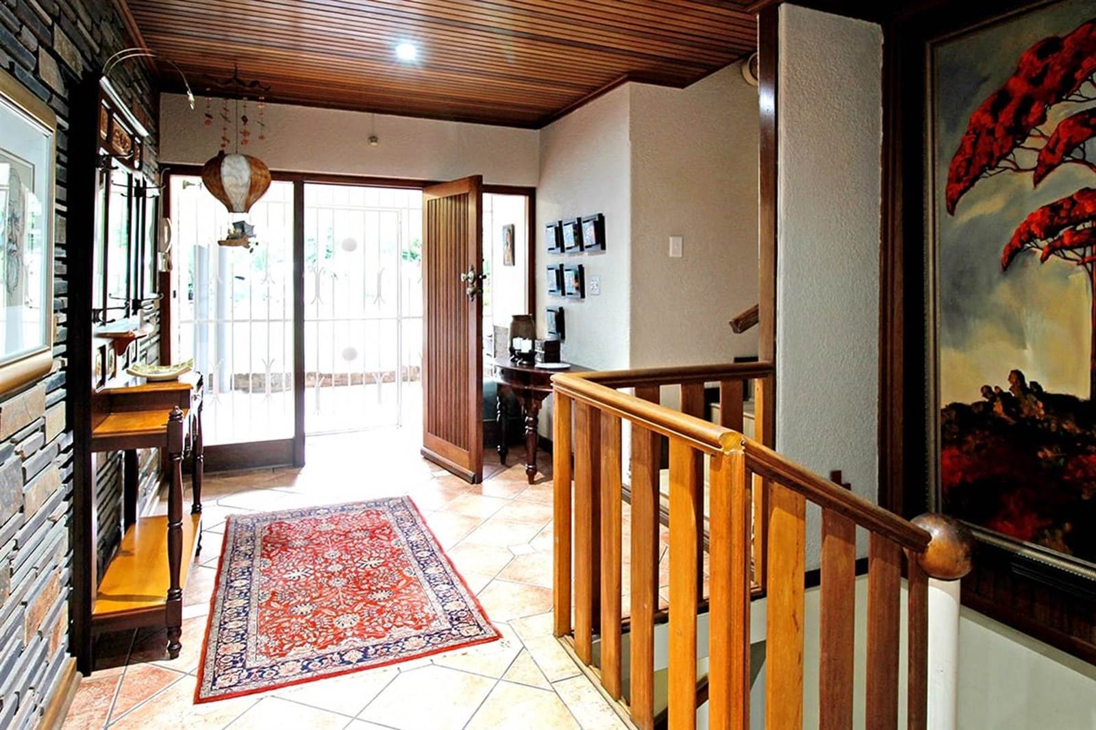 4 Bed House in Constantia Kloof photo number 5