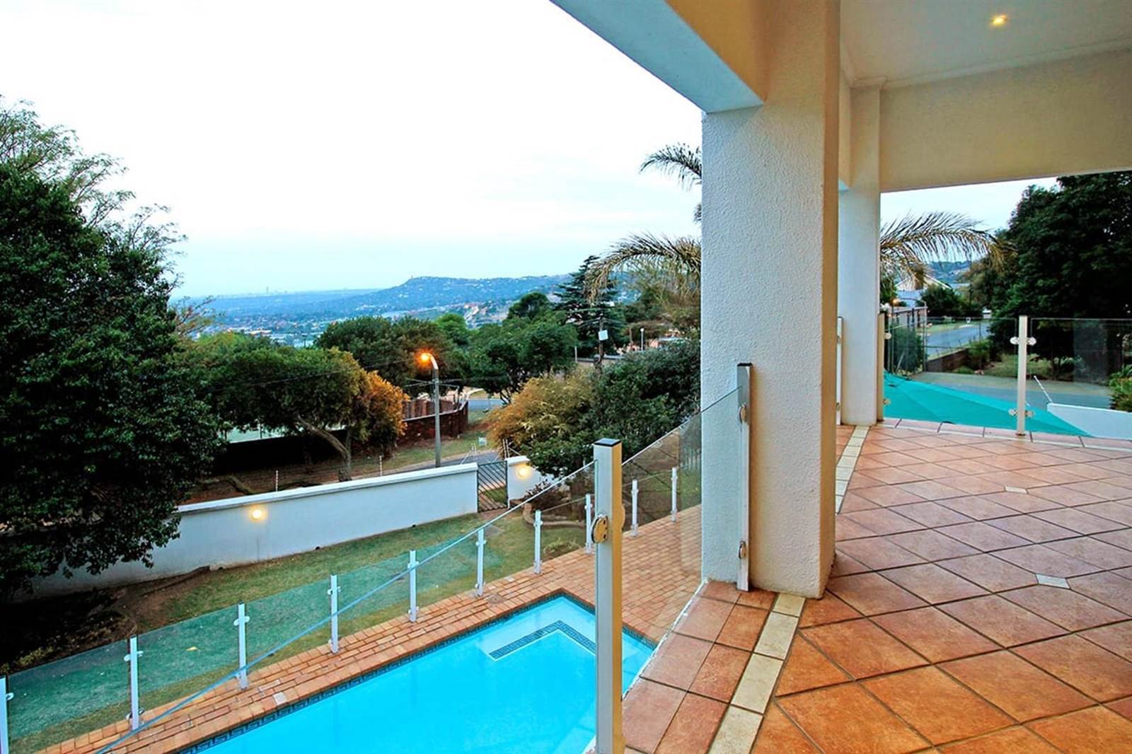 4 Bed House in Constantia Kloof photo number 15