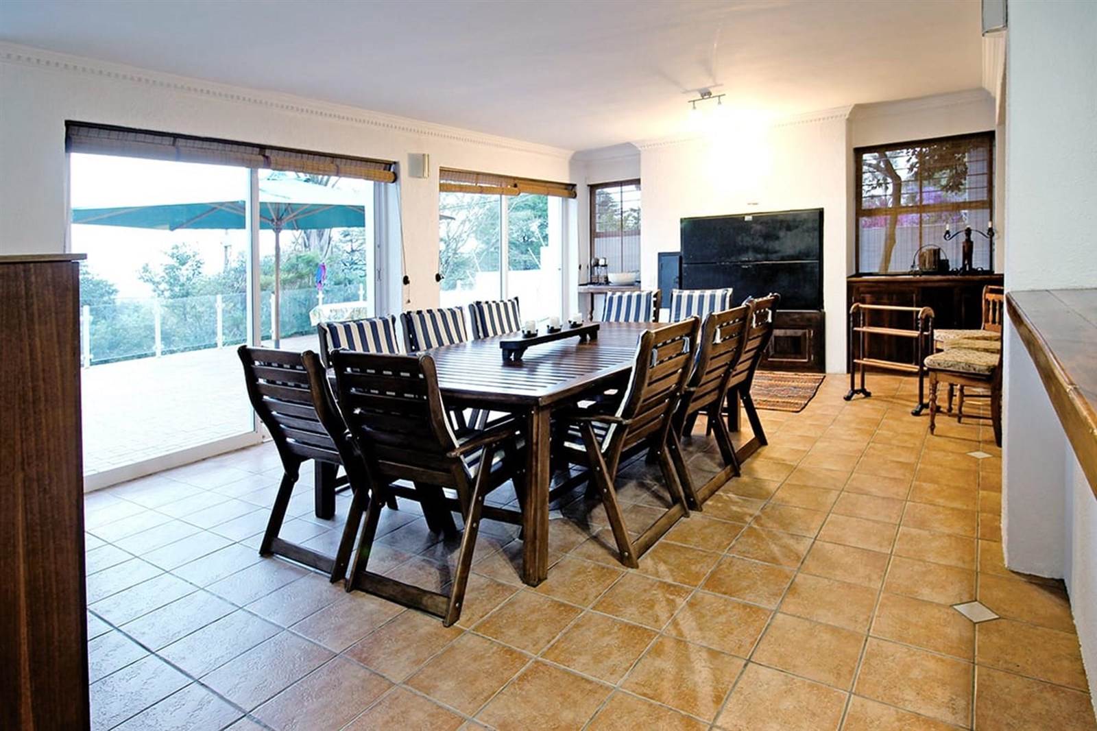4 Bed House in Constantia Kloof photo number 18