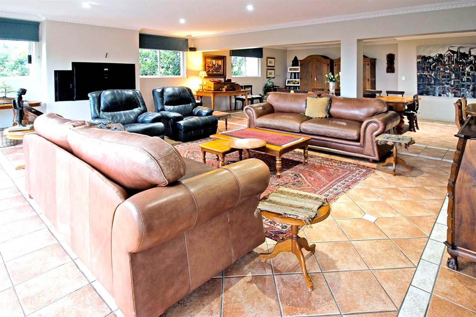 4 Bed House in Constantia Kloof photo number 8