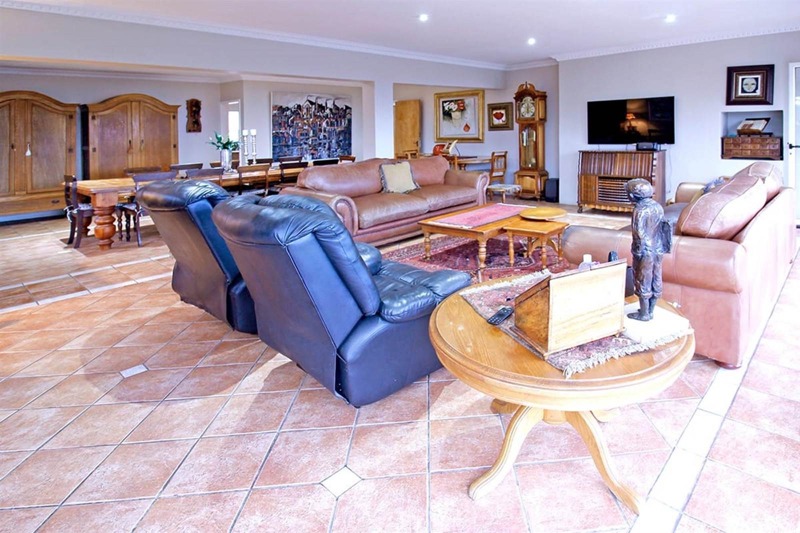 4 Bed House in Constantia Kloof photo number 7