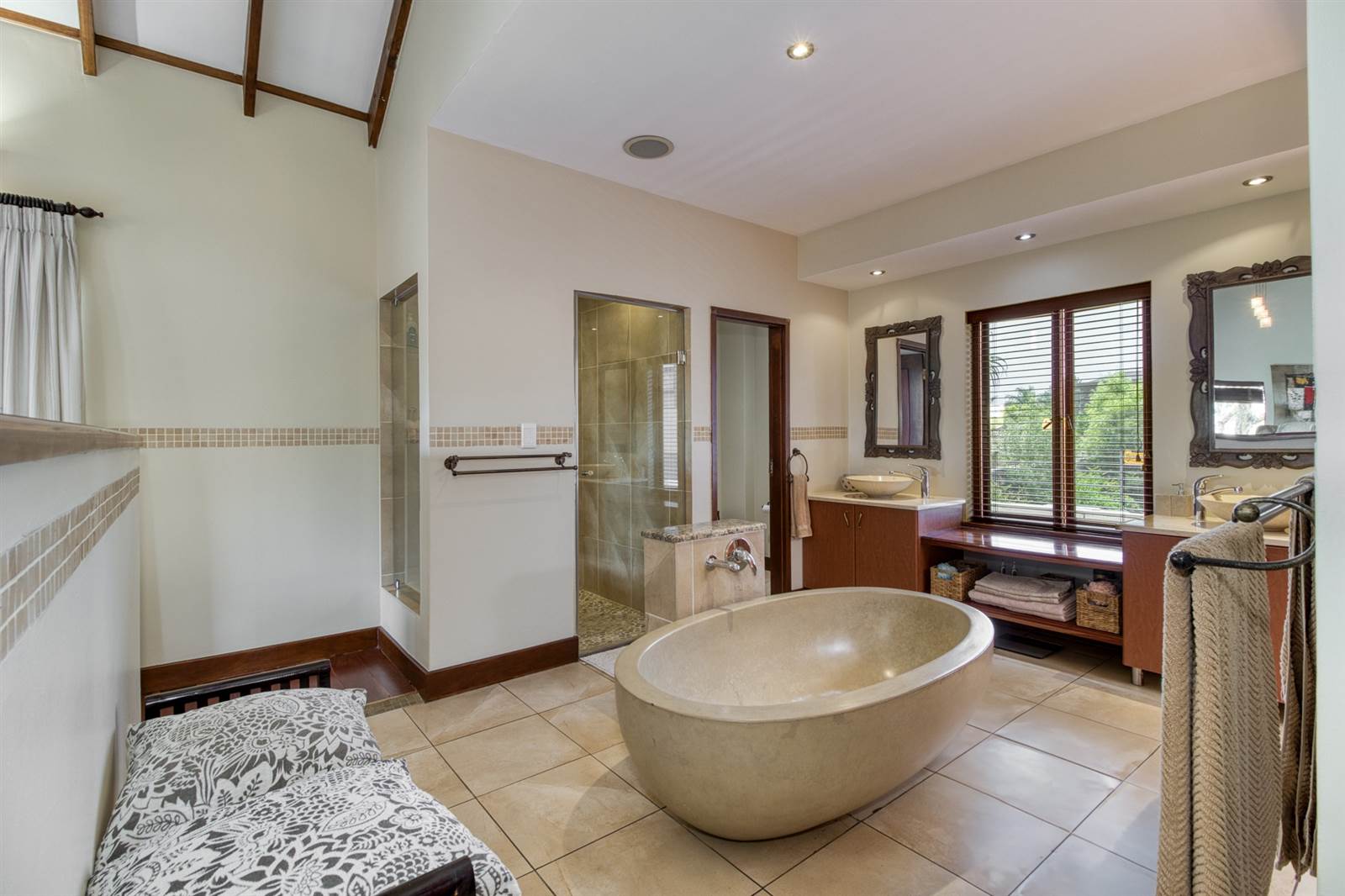 5 Bed House in Lonehill photo number 21
