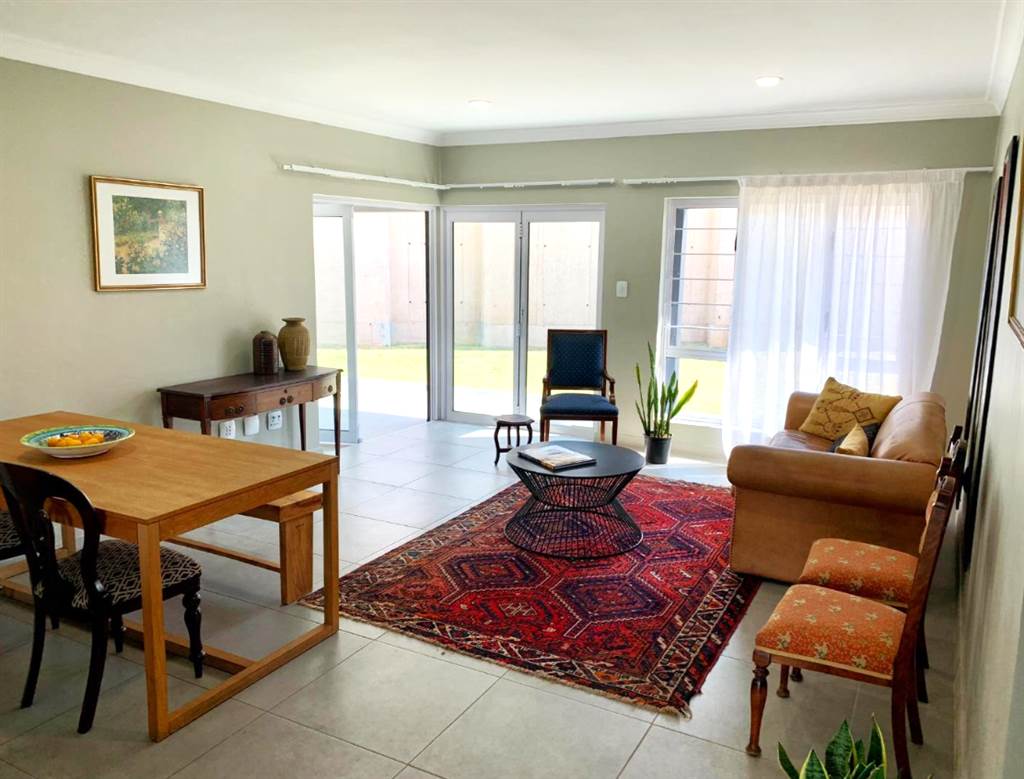 2 Bed House in Waterkloof Ridge photo number 5
