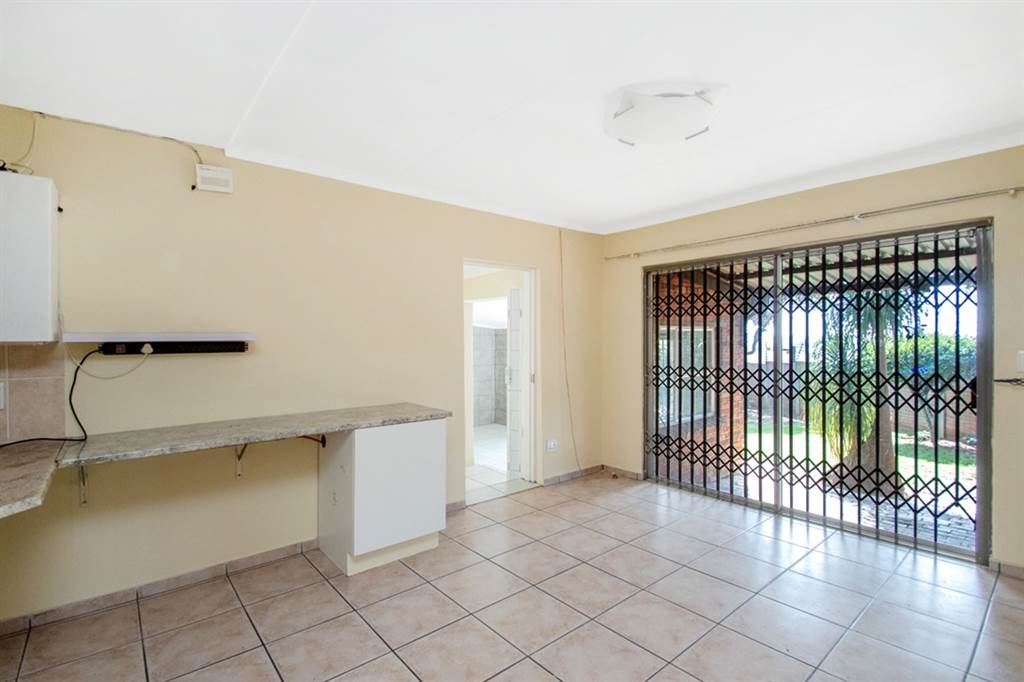 3 Bed Townhouse in Radiokop photo number 8