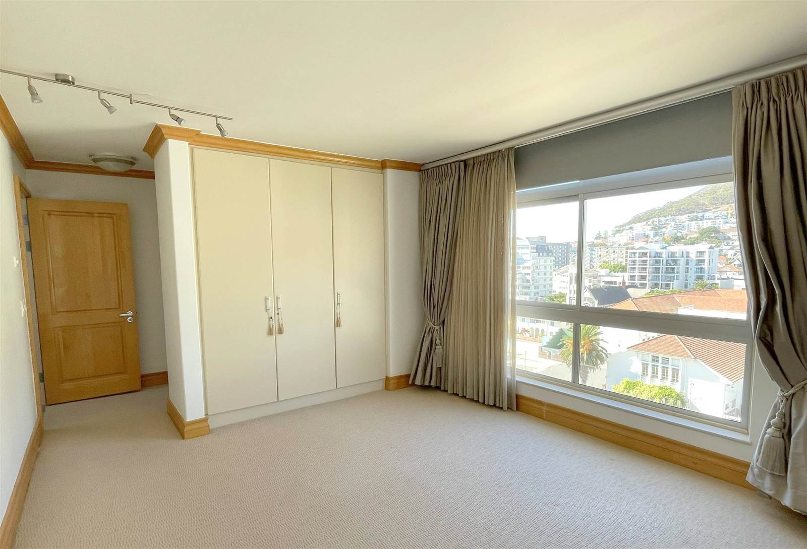 4 Bed Apartment in Sea Point photo number 23