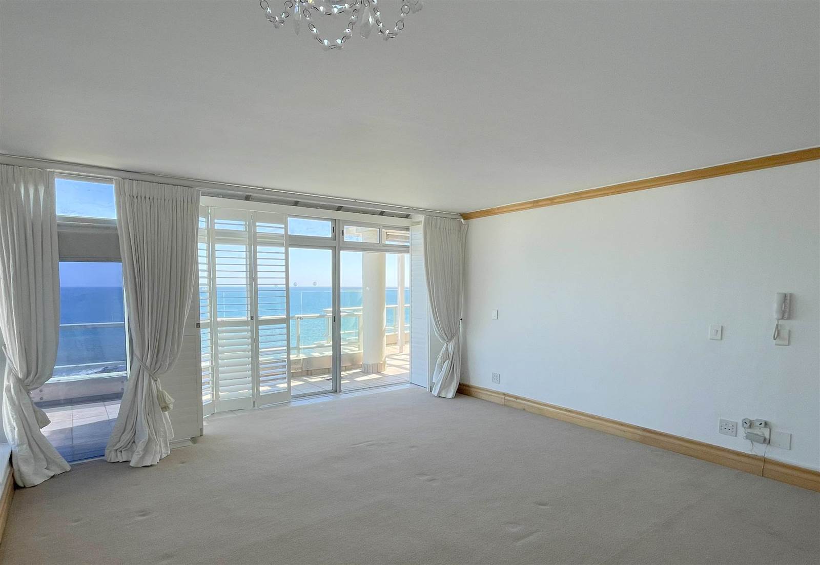 4 Bed Apartment in Sea Point photo number 17