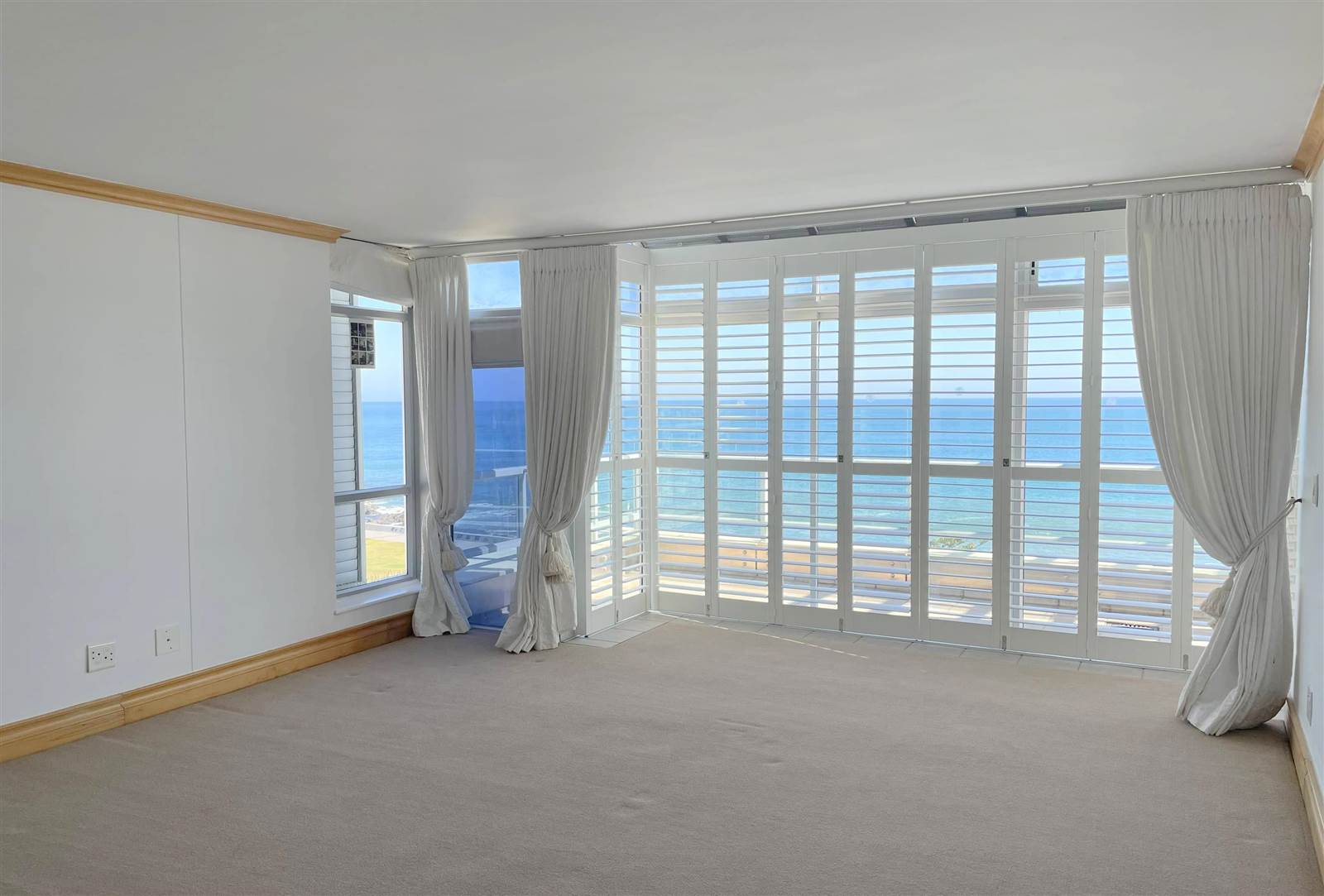 4 Bed Apartment in Sea Point photo number 16