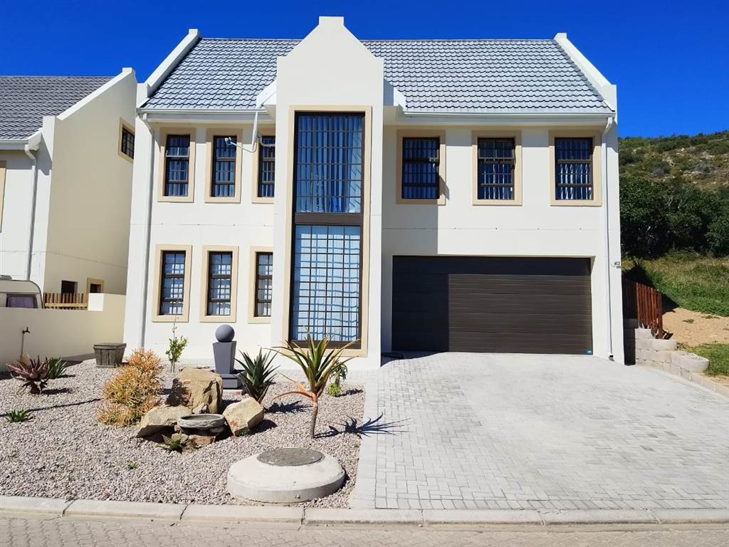 2 Bed House in Mossel Bay Central photo number 1