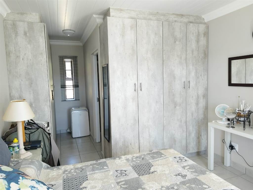2 Bed House in Mossel Bay Central photo number 11