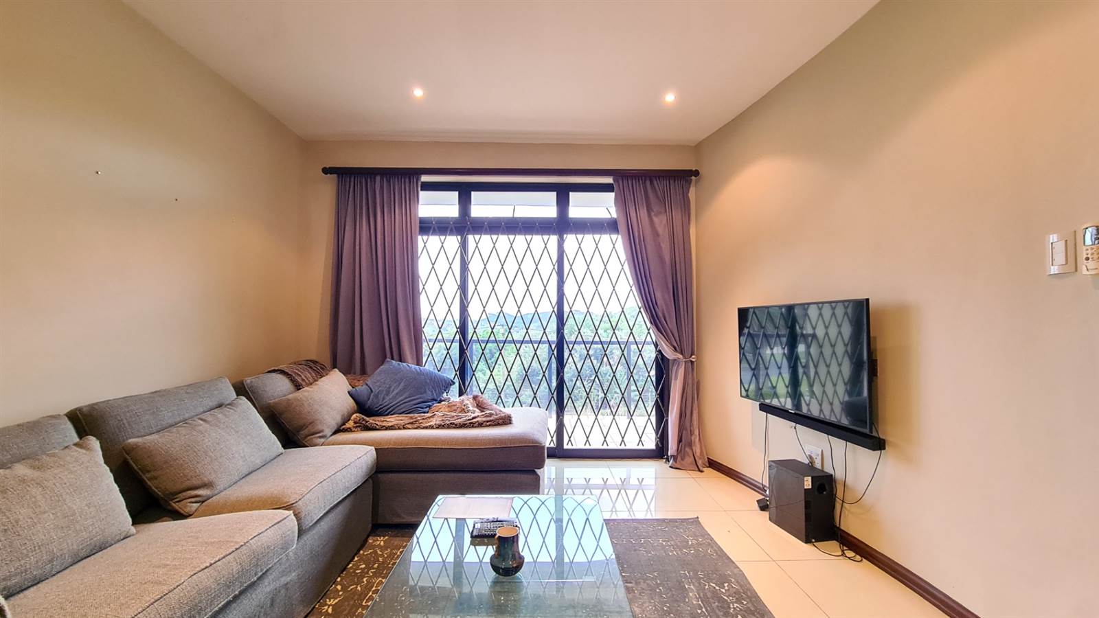 2 Bed Apartment in Nahoon photo number 9