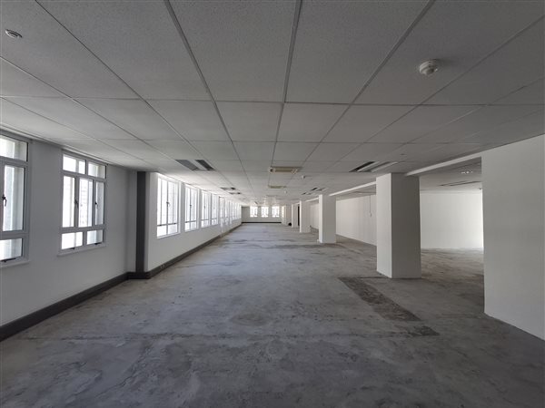 340  m² Commercial space