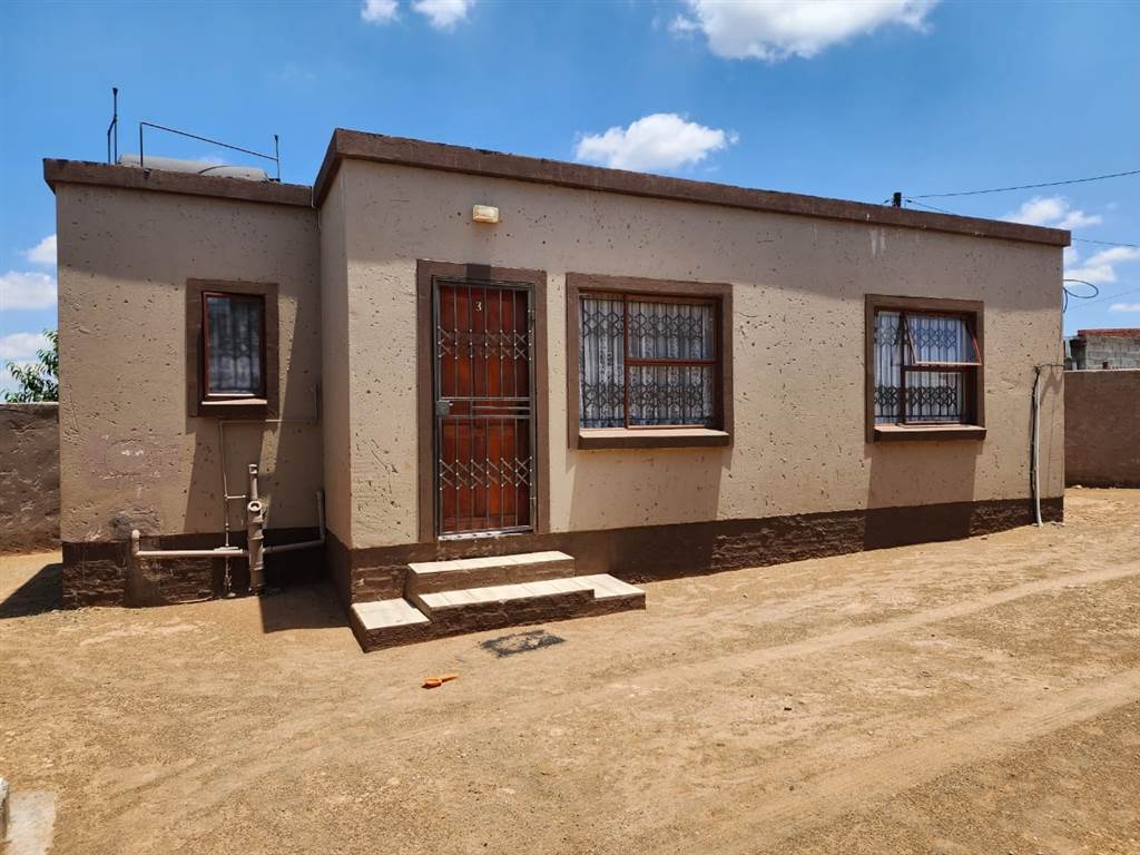 3 Bed House in Bloemfontein photo number 1