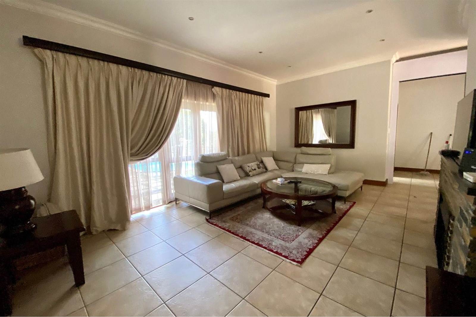 5 Bed House in Bryanston photo number 8