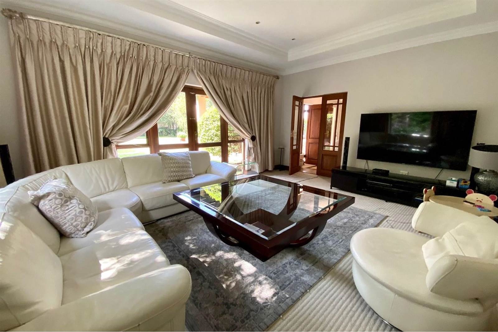 5 Bed House in Bryanston photo number 4