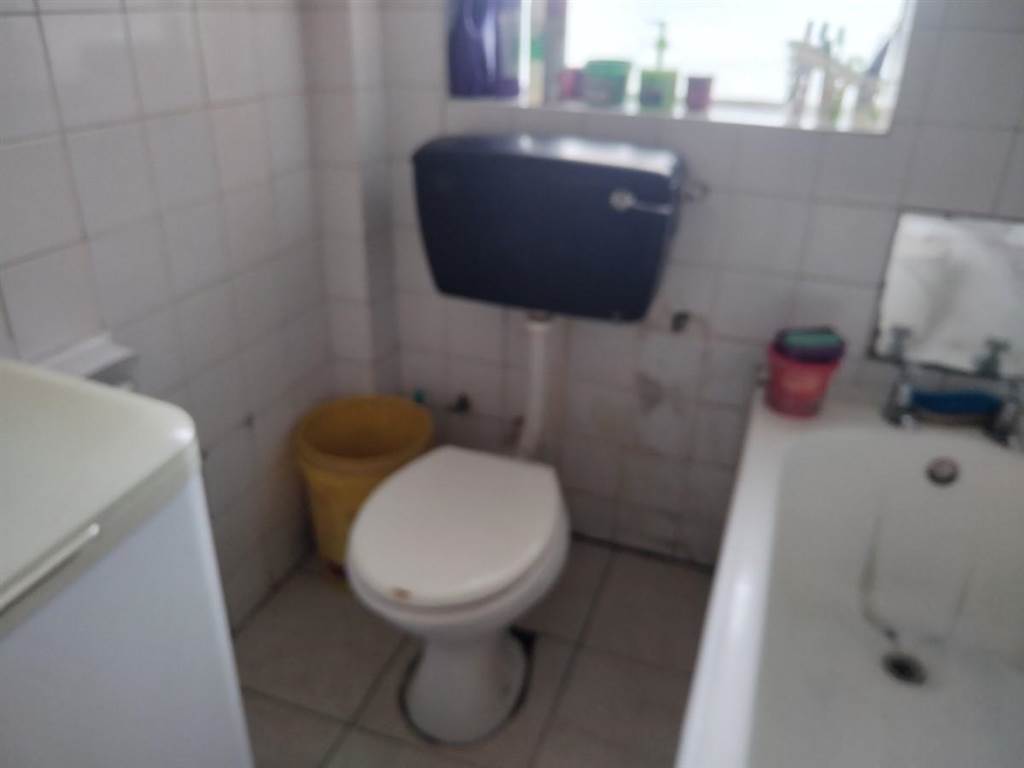 2 Bed Flat in Bellville Central photo number 6