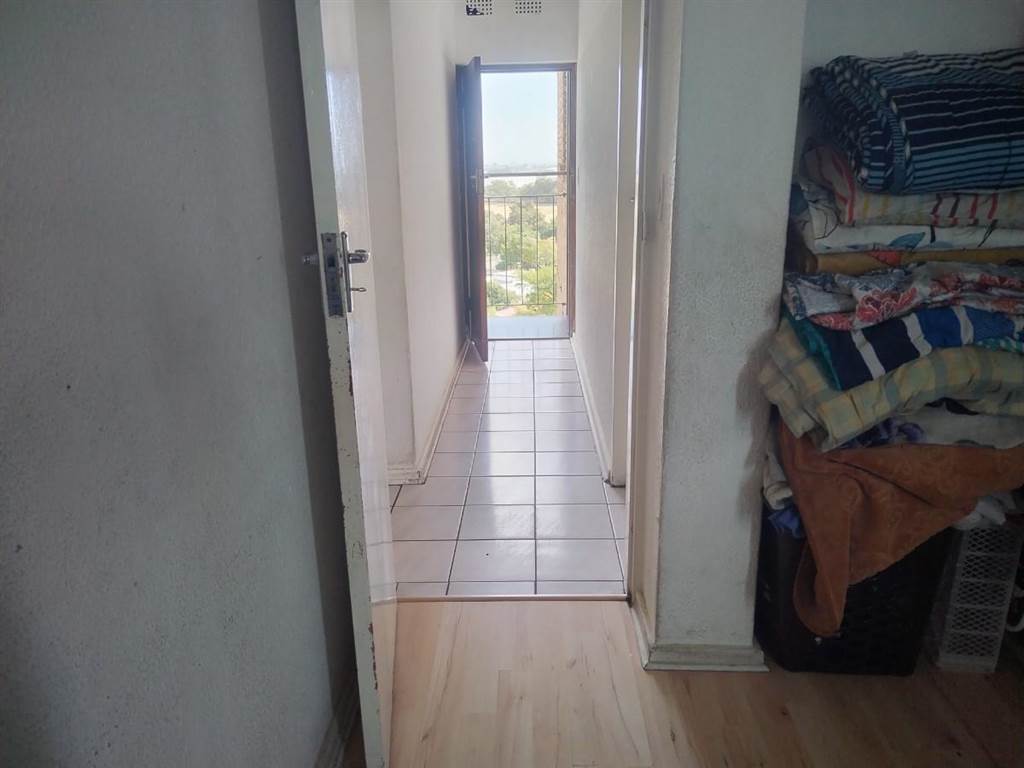 2 Bed Flat in Bellville Central photo number 4