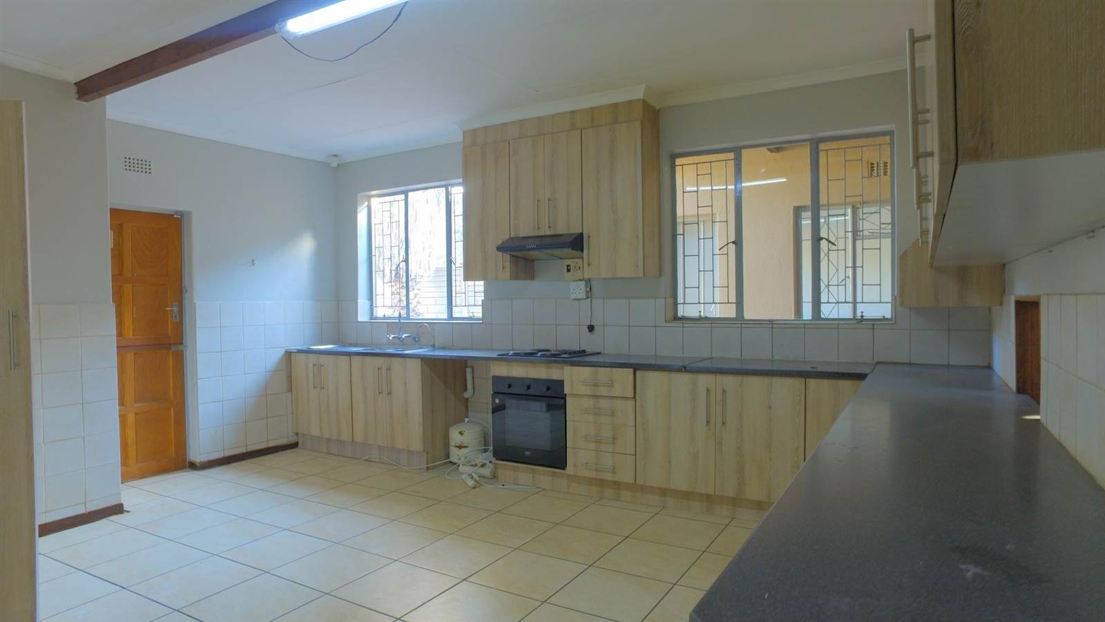 4 Bed House in Protea Park photo number 6
