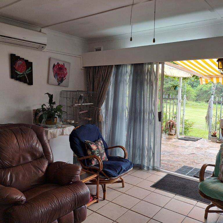 2 Bed Townhouse in Scottburgh South photo number 4