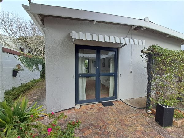 1 Bed Garden Cottage