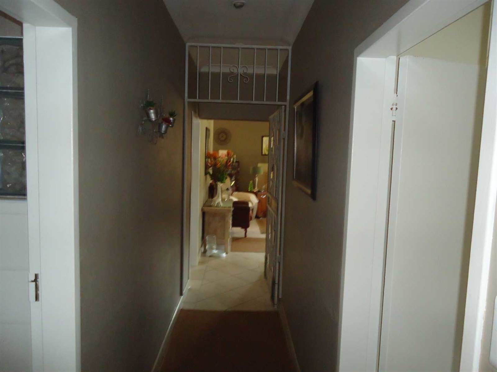 4 Bed House in Parktown Estate photo number 9