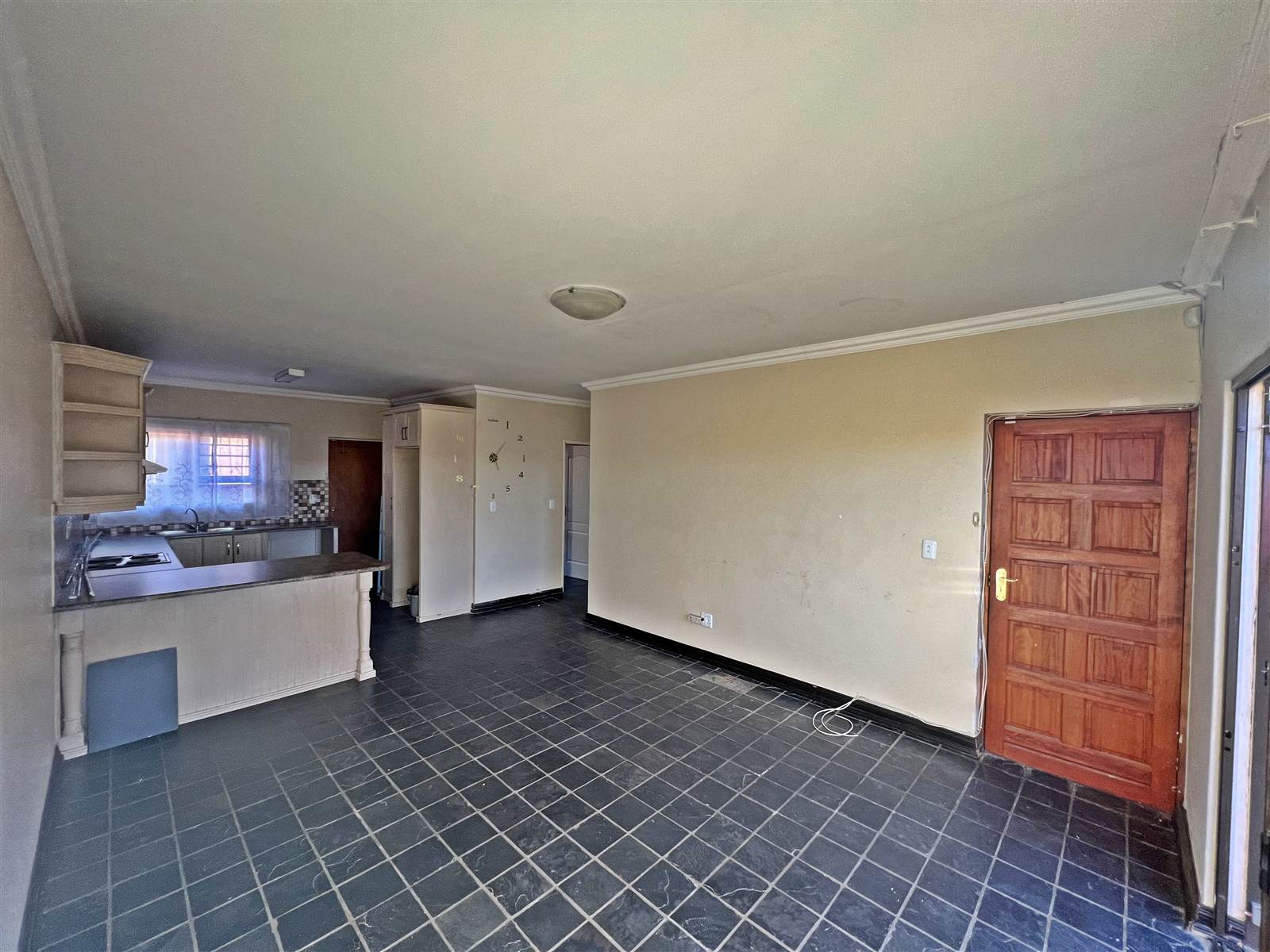 3 Bed Townhouse in Bayswater photo number 3