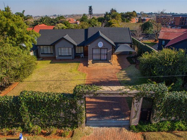 3 Bedroom House 3 Bedroom House