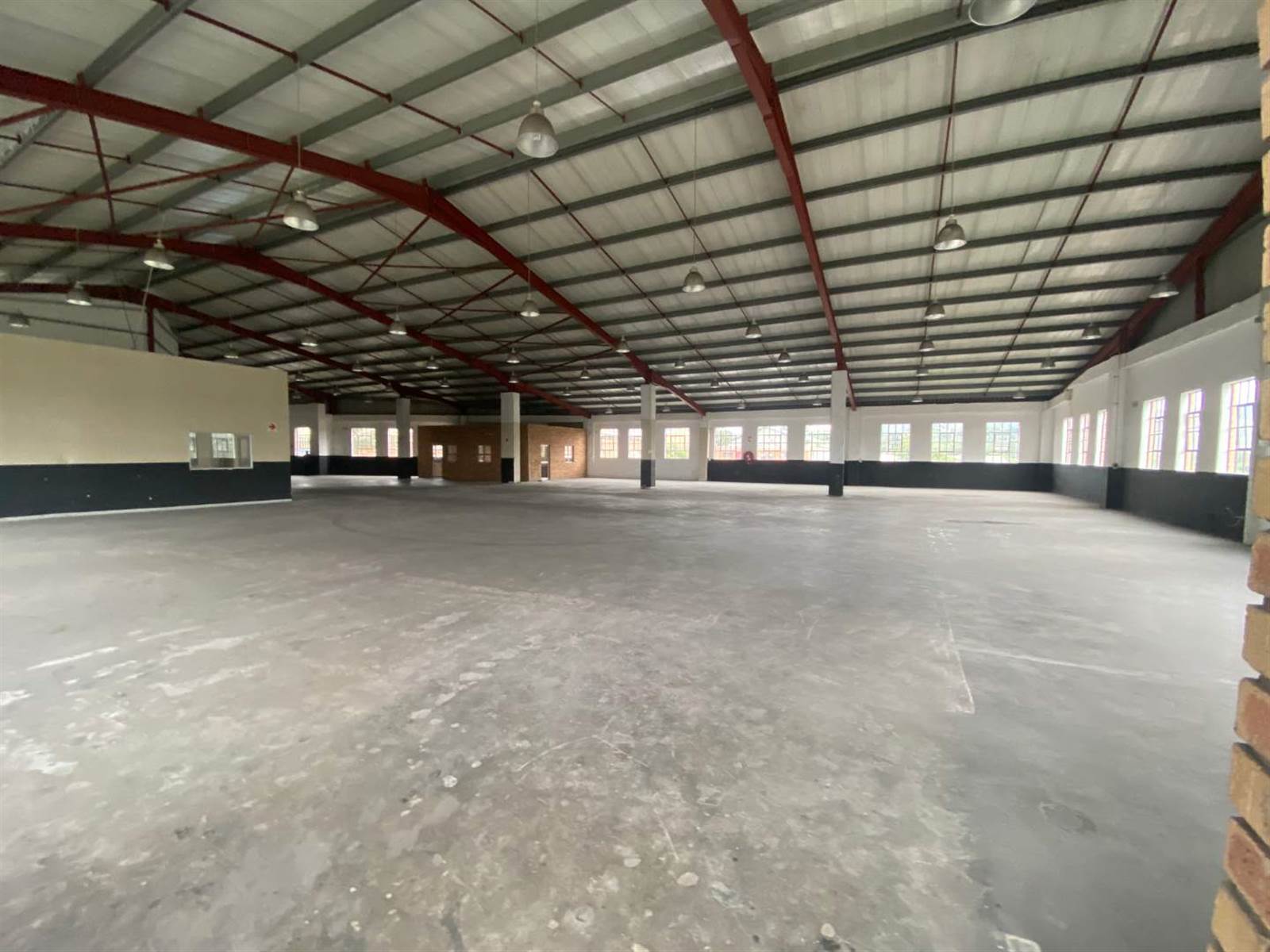 1200  m² Industrial space in Berkshire Downs photo number 1