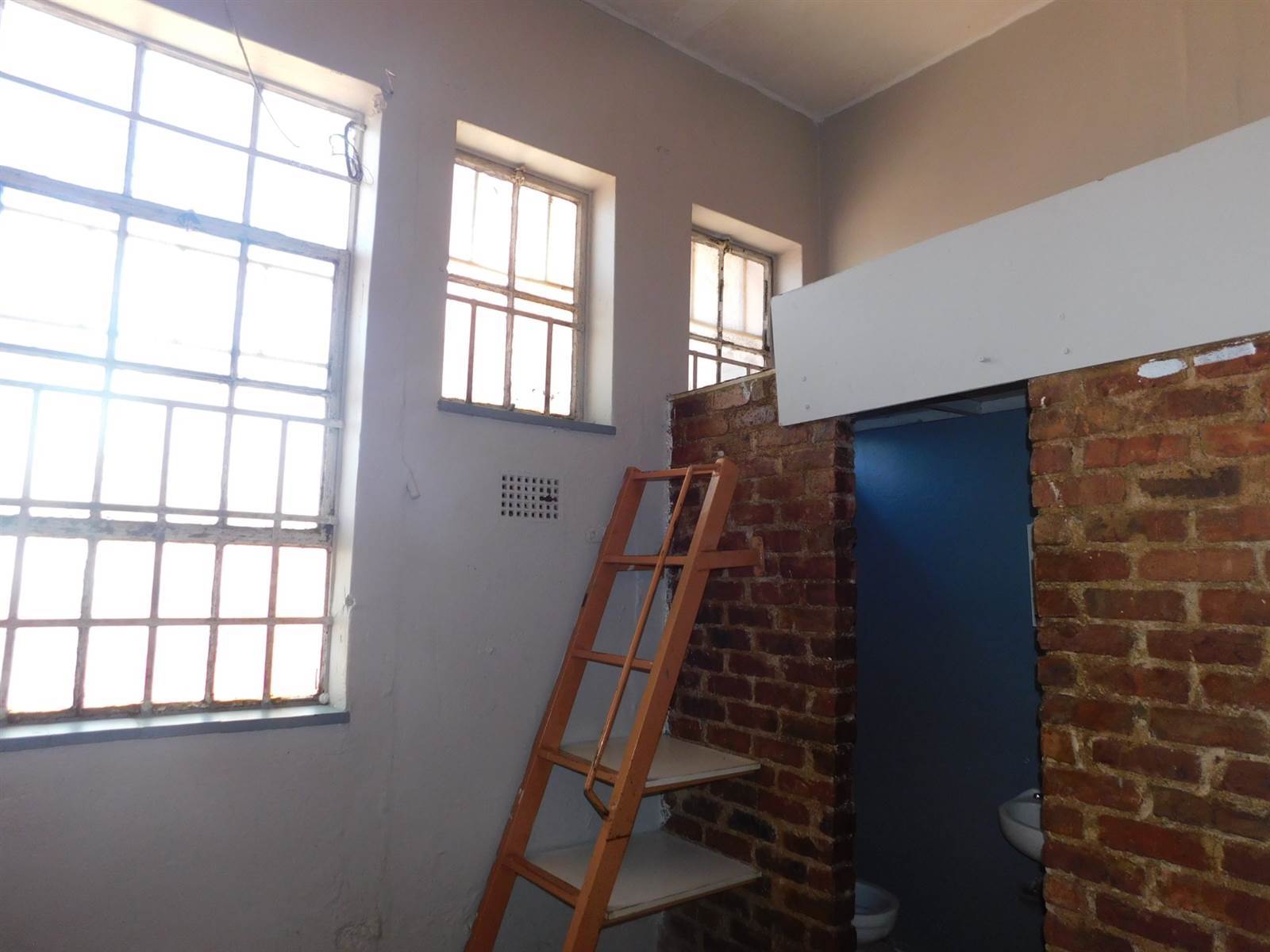 Bachelor apartment in Jeppestown photo number 3