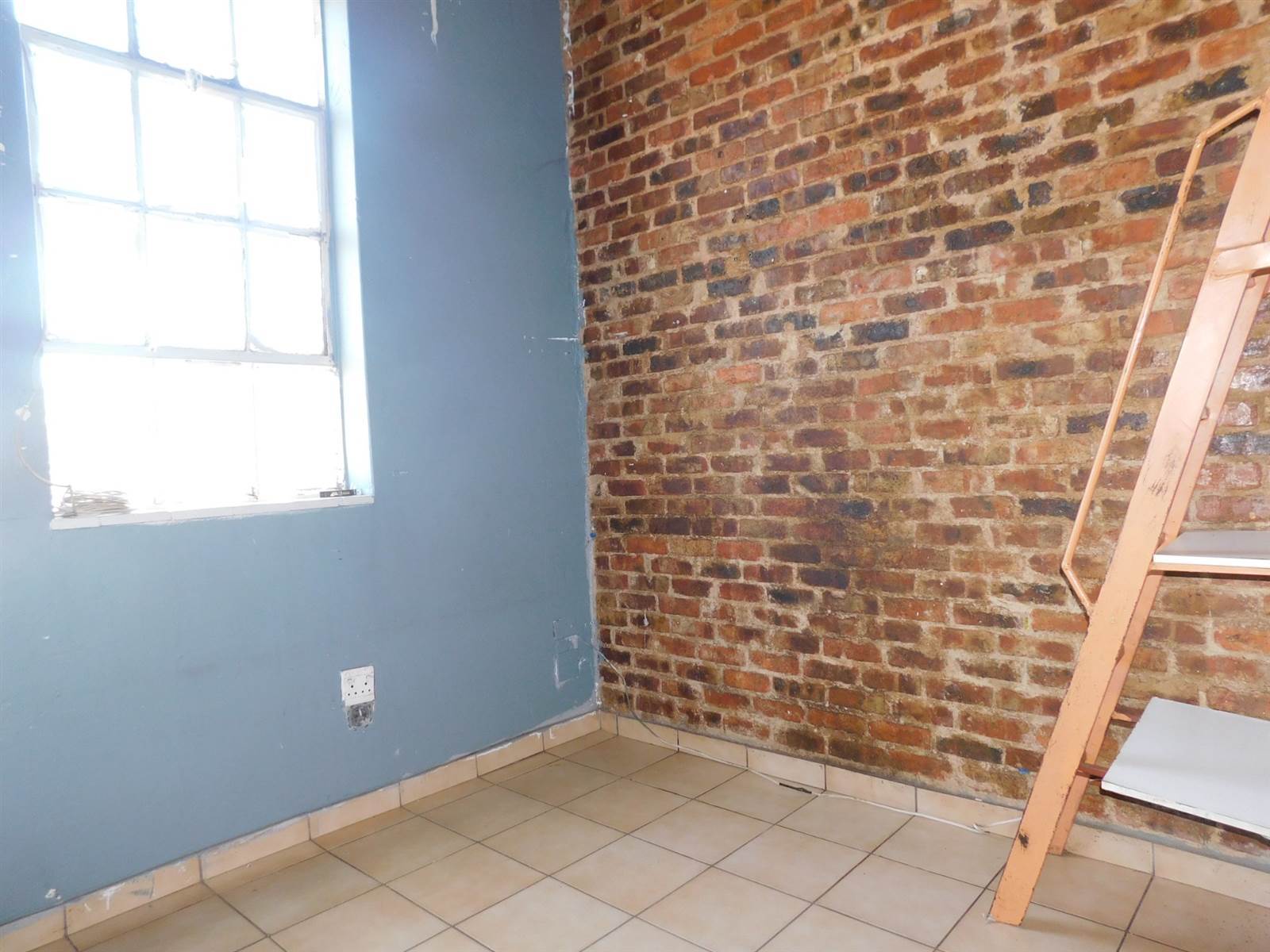 Bachelor apartment in Jeppestown photo number 14