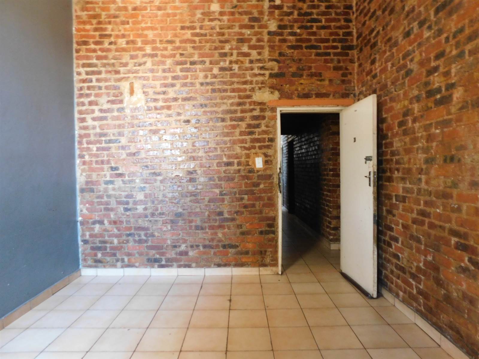 Bachelor apartment in Jeppestown photo number 2
