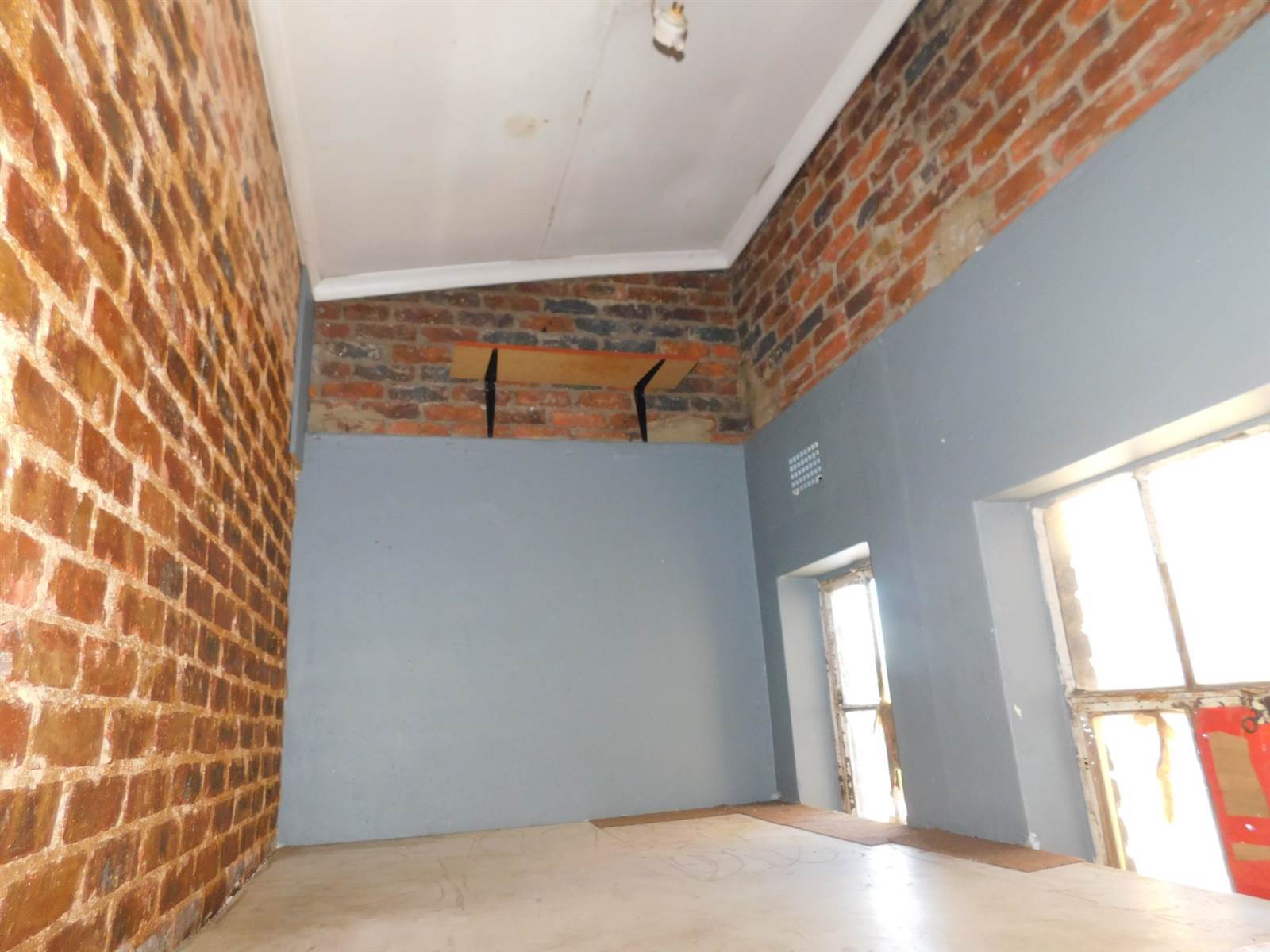 Bachelor apartment in Jeppestown photo number 15