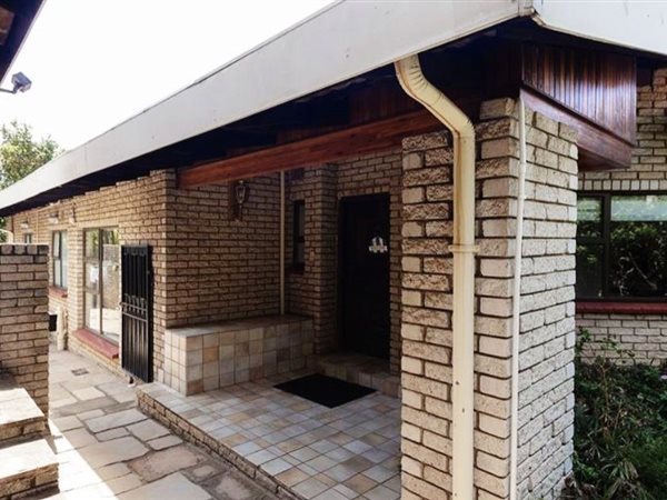 4 Bedroom House 4 Bedroom House
