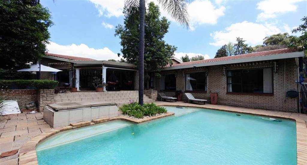 4 Bedroom House 4 Bedroom House